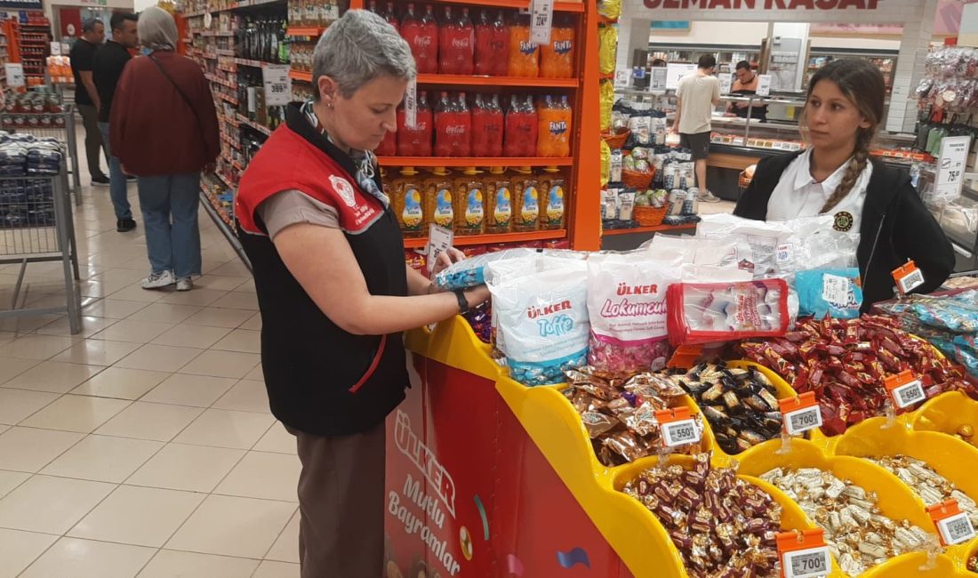 Erdek’te gıda denetimleri sıklaştırıldı Kurban Bayramı nedeniyle yoğunluk yaşanması beklenen işletmelerde gıda denetimleri gerçekleştirildi.
