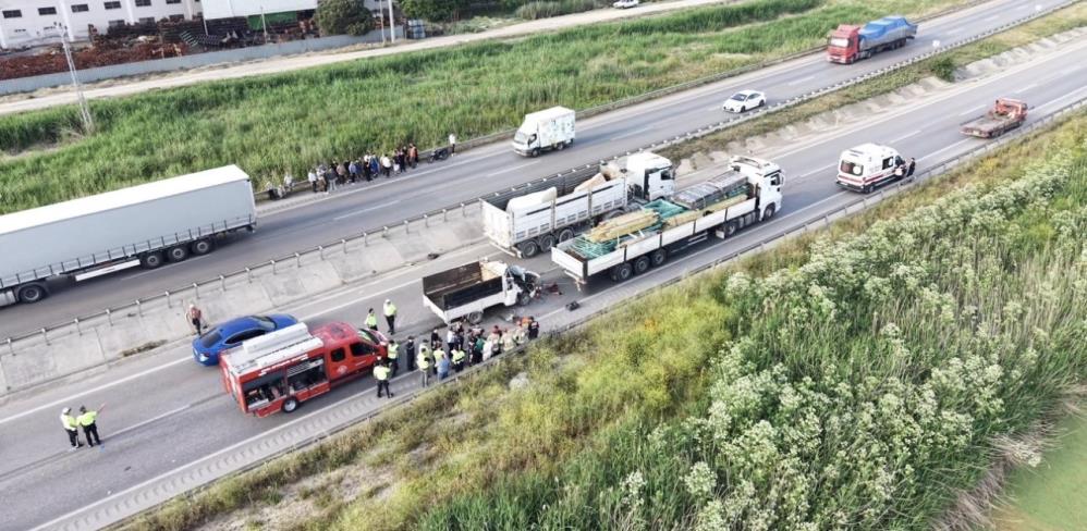 Karacabey’de kamyon ile tır çarpıştığı kazada 1 kişi hayatını kaybetti.