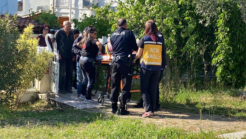 Perde takarken düşen yaşlı kadın hastanelik oldu Ayvalık’ta evinin perdelerini takmak isterken dengesini kaybederek düşen yaşlı kadın