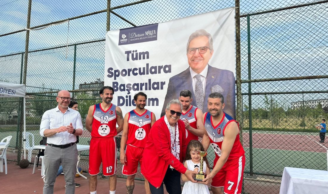 Bandırma Belediyesi’nin düzenlediği Çamlık Bahar Şenlikleri kapsamında gerçekleştirilen spor turnuvaları