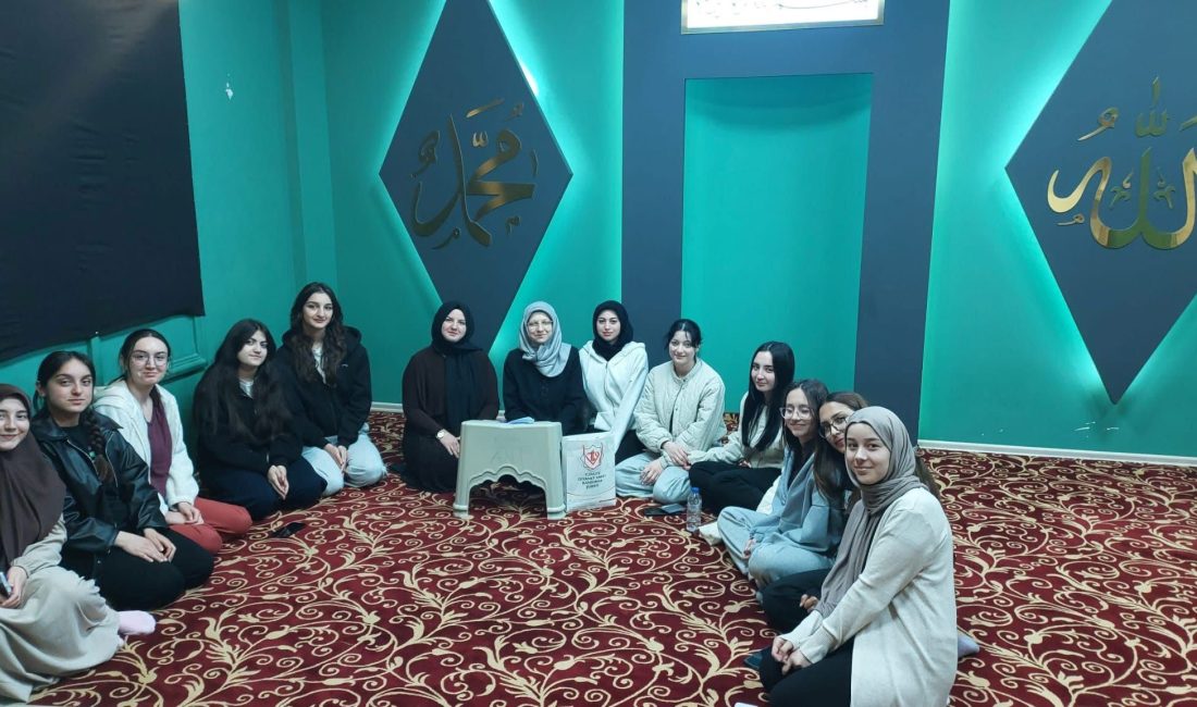 KYK’da Gençlere Aile ve Ahlak Vurgulu Eğitim Bandırma İlçe Müftülüğü’nün düzenlediği seminerde, gençlerin aile yapısı ve dijital