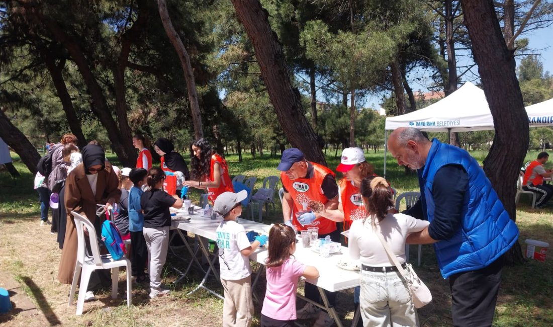 TEMA’dan Bandırma’da miniklere doğa atölyesi TEMA Vakfı Bandırma İlçe Sorumluluğu, Bahar Şenliği’nde kurduğu Tohum Topu