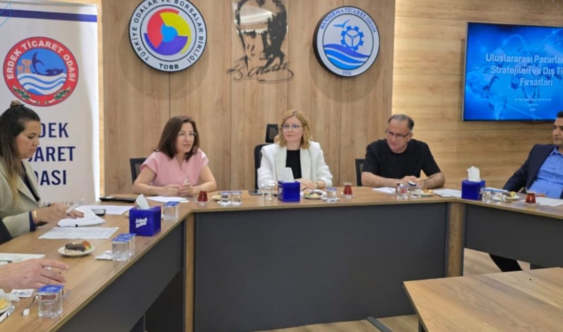 Uluslararası Pazarlara Yönelik Eğitim Programı Bandırma Ticaret Odası hizmet binasında gerçekleştirilen eğitim programında ihracat süreçleri,