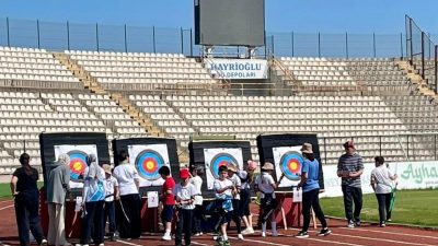 19 Mayıs etkinlikleri kapsamında düzenlenen Olimpik Okçuluk Müsabakaları, ödül töreniyle