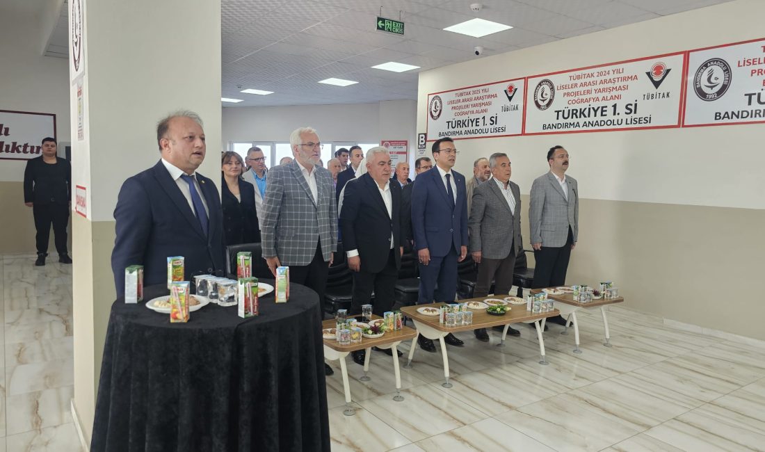 19 Projenin Yer Aldığı Bilim Fuarı kapılarını açtı TÜBİTAK 4006 Bilim Fuarı kapsamında lise öğrencilerinin hazırladığı projeler ziyaretçilerin