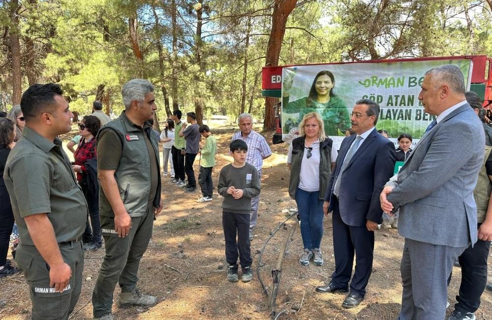 Burhaniye’de orman yangınlarına karşı ormanda çöp toplama etkinliği yapıldı Burhaniye ilçesinde, havaların ısınmaya başlaması ile birlikte Orman İşletme Şefliğince