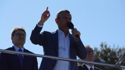 CHP Genel Başkanı Özgür Özel, Balıkesir’e İstiklal Madalyası verilmesi için
