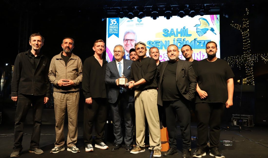Bandırma Sahil Şenlikleri’nde sanat ve müzik dolu gün 35. Uluslararası Bandırma Kuşcenneti Kültür ve Turizm Festivali kapsamında düzenlenen