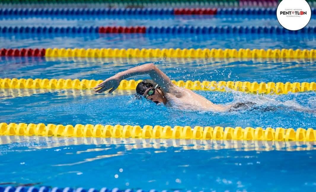 Bandırma’nın Genç Sporcuları Milli Takıma Seçildi Bursa’da düzenlenen Modern Pentatlon Türkiye Şampiyonası’nda U17 kategorilerinde Türkiye ikinciliği
