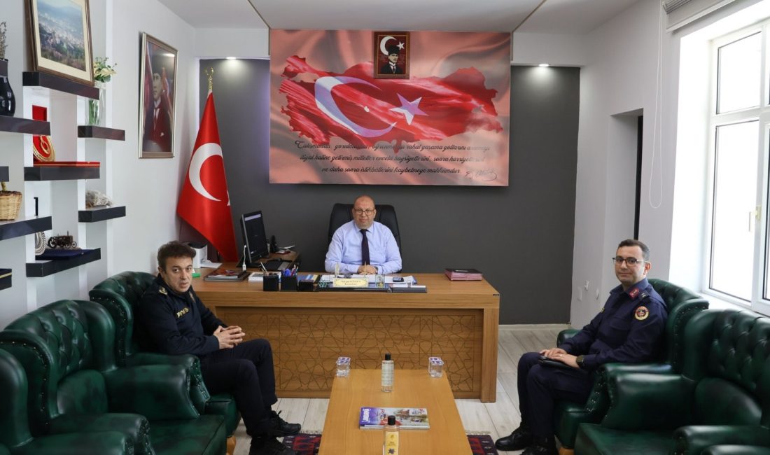 Susurluk Kaymakamı Turgut Gülen başkanlığında gerçekleştirilen asayiş toplantısında, ilçedeki güvenlik