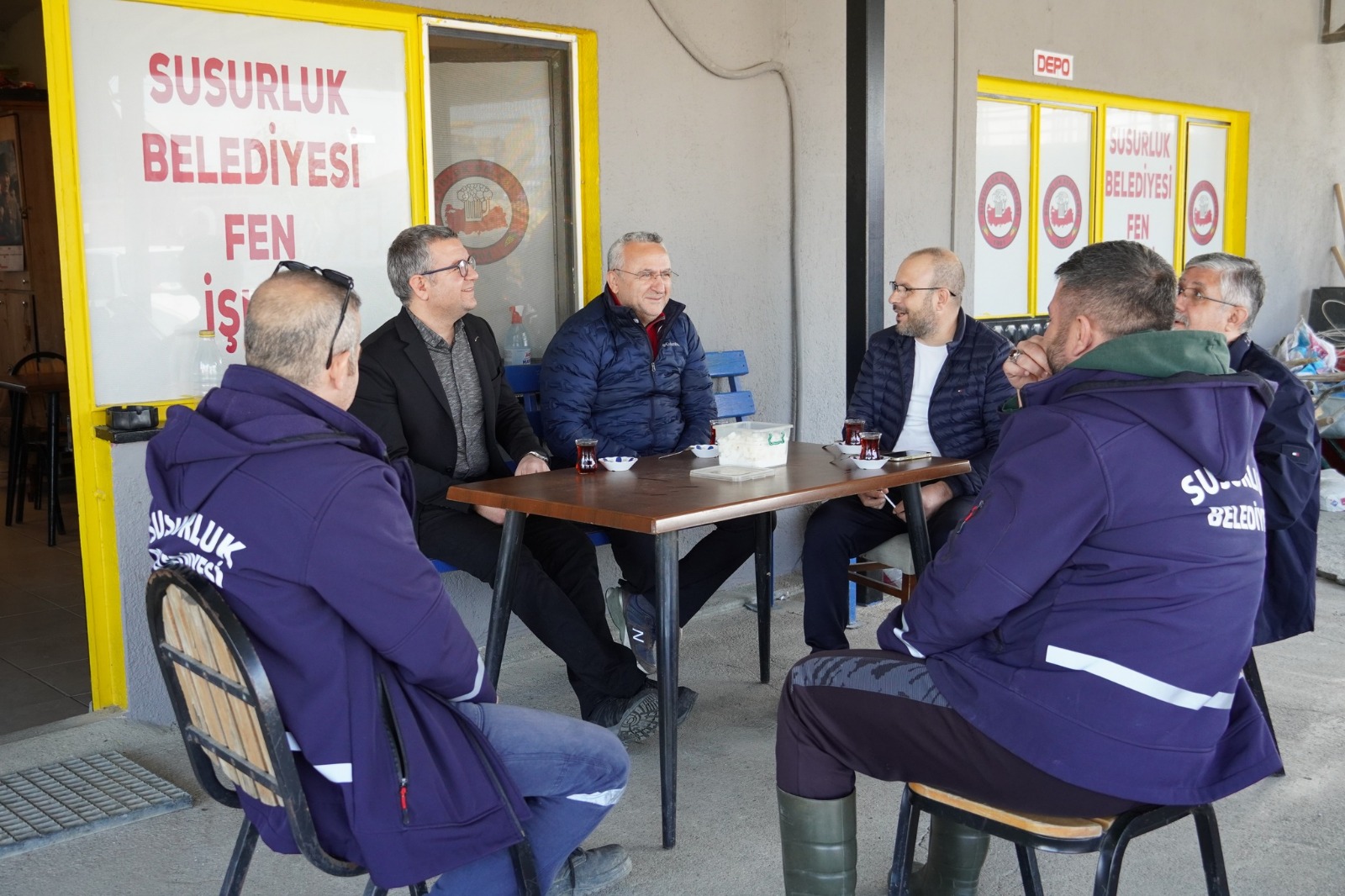 Susurluk Belediyesi ekipleri, ilçenin birçok noktasında yol, bakım, temizlik ve