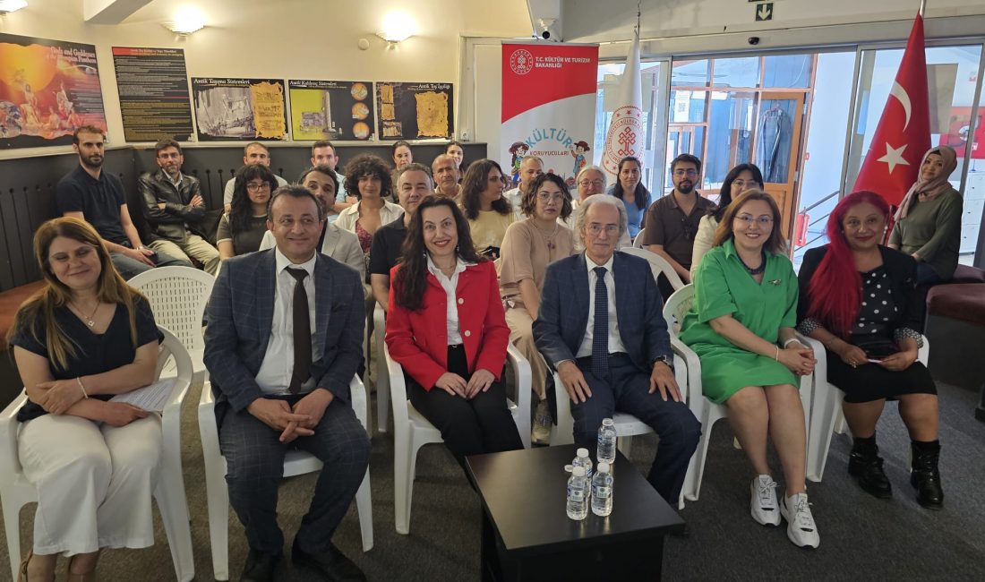 Bandırma’da müzecilik ve tarih konuşuldu Uluslararası Müzeler Günü kapsamında Bandırma’da düzenlenen programda akademisyenler ve uzmanlar,