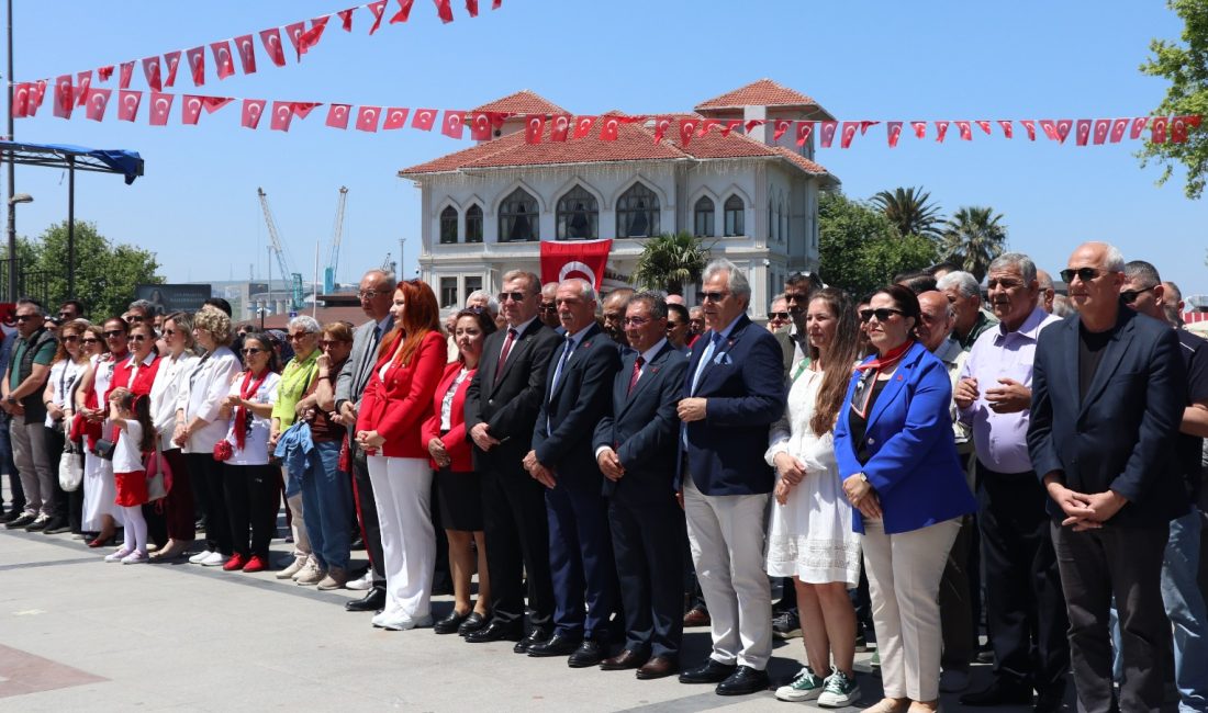 Bandırma’da 19 Mayıs’ta alternatif kutlama programı CHP, ADD ve ÇYDD’nin öncülüğünde düzenlenen törende 19 Mayıs Atatürk’ü