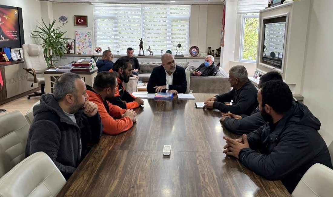 Enduro heyetinden Başkan Dinçer’e ziyaret Marmara Adası Enduro Ekibi, planlanan yarış organizasyonu kapsamında Belediye Başkanı