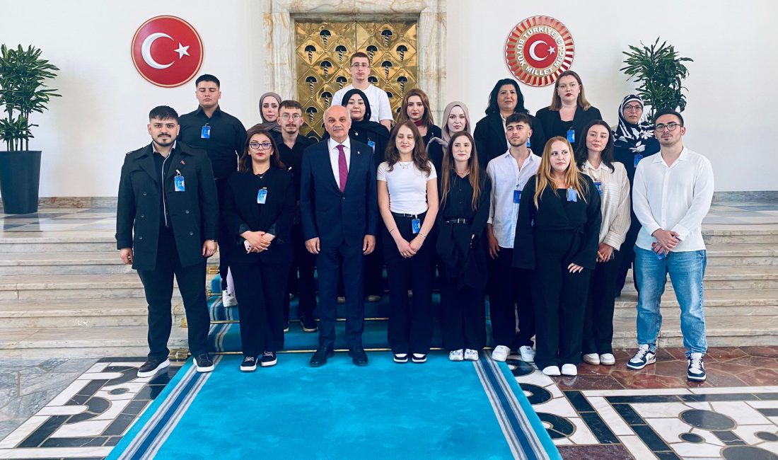 BANÜ öğrencilerinden TBMM’ye Ziyaret Bandırma Onyedi Eylül Üniversitesi Siyasal Bilgiler ve Ombudsmanlık Topluluğu öğrencileri,