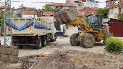 Susurluk Belediye Başkanı Hakan Yıldırım Semizel, Kışla Mahallesi’nde yol söküm