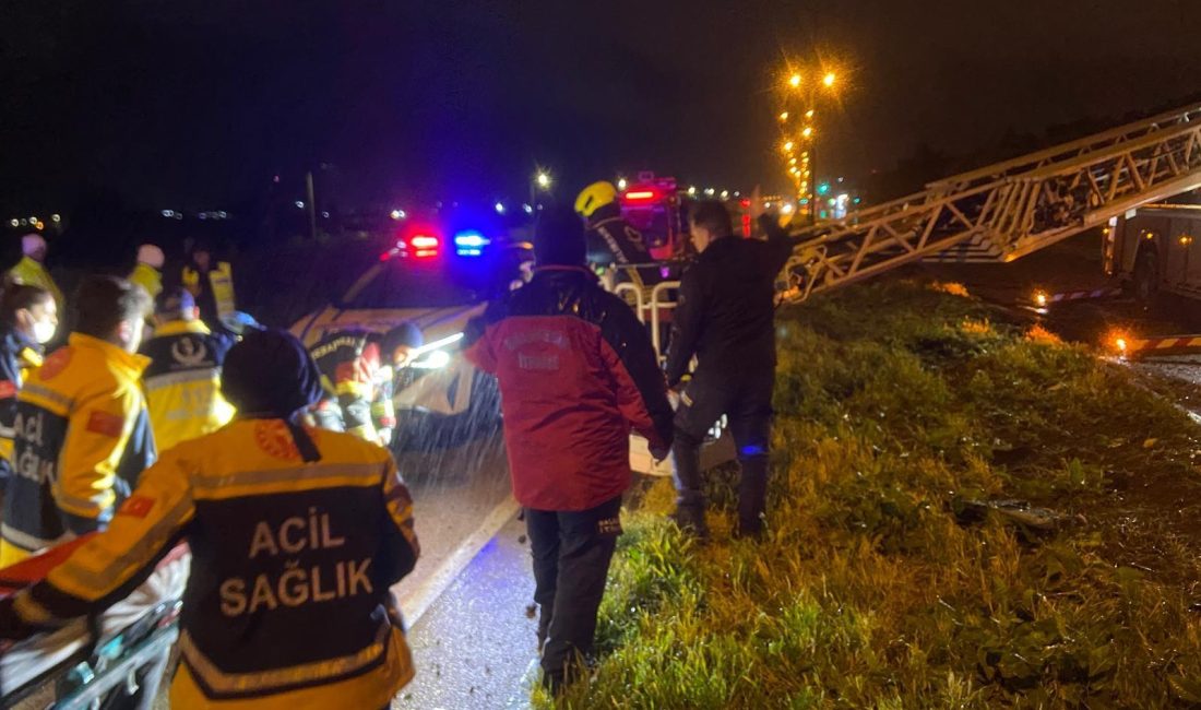 Balıkesir’de yolcu otobüsü devrildi: 3 ölü, 26 yaralı Balıkesir’de İzmir seferini yapan yolcu otobüsünün devrilmesi sonucu 3 kişi