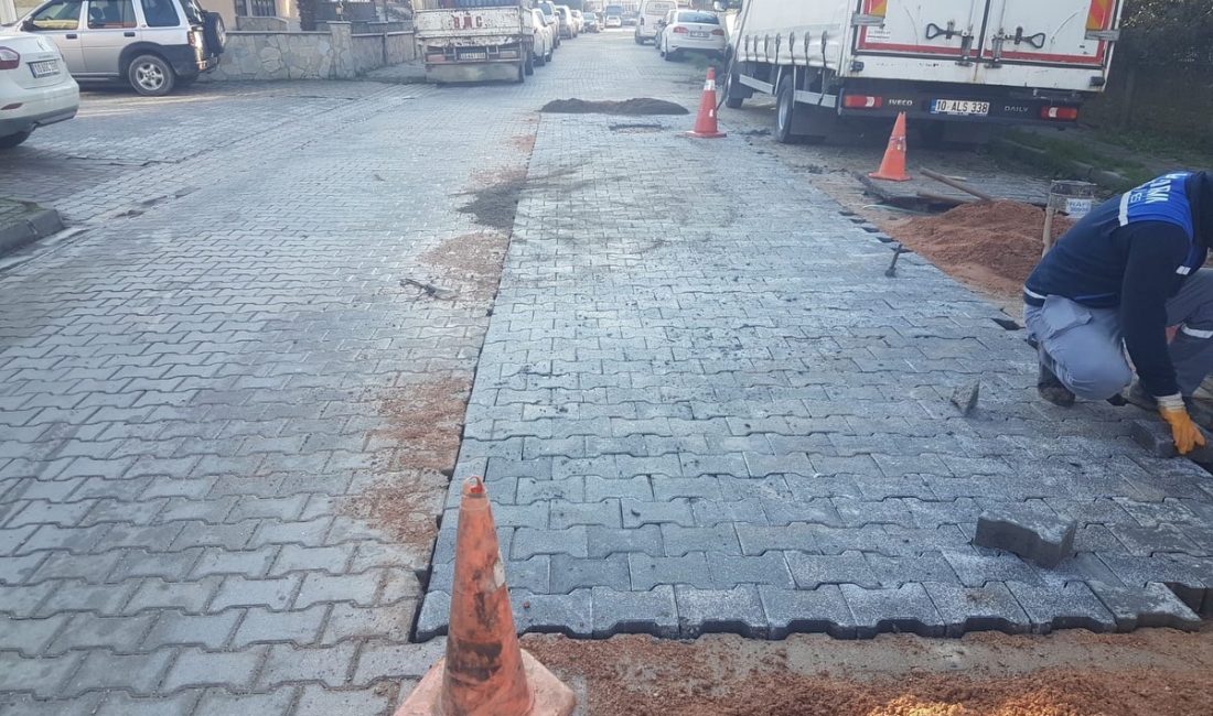 Bandırma’da altyapı kazı verileri açıklandı: Son iki yılda 7 bin 764 başvuru Bandırma Belediye Başkanı Dursun Mirza, Barış Manço Kültür Merkezi’nde düzenlenen