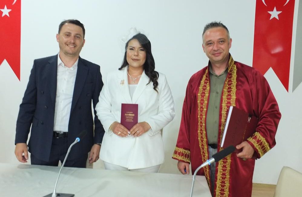  Burhaniye ilçesinde, birçok il ve ilçede olduğu gibi, evlilik günlerini