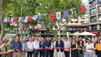 Bandırma Cumhuriyet Meydanı’nda açılan “Kuşlarımız Ahşapta” Rölyef Sergisi, kuşların zarafetini