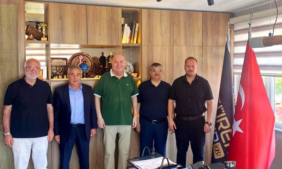 Bandırma’da esnafın gündemi masaya yatırıldı AK Parti Bandırma İlçe Başkanı Göksel Karlahan ve Sivil Toplum