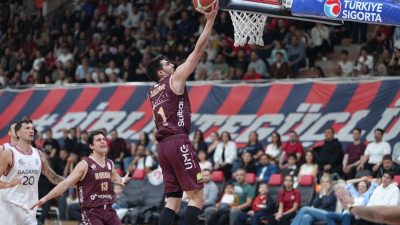 Yeni sezon hazırlıklarını sürdüren Bordo Basketbol, kadrosunu hem yeni bir