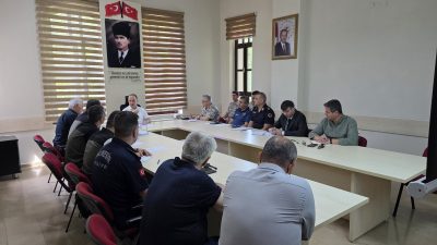 Bandırma Kaymakamlığı’nda düzenlenen toplantıda, Kaymakam Engin Aksakal başkanlığında kurum amirleri