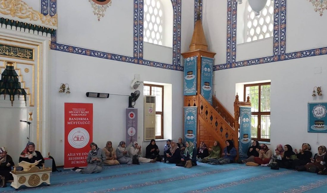 Dijital Dünyada Çocuk ve Aile programı sona erdi Bandırma’da düzenlenen programda “Dijital Dünyada Çocuk ve Aile” konusu ele