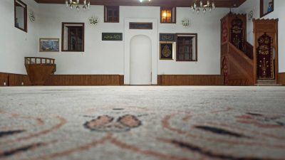 Edincik Emir Sultan Camii’nde Kâbe Örtüsü ziyarete açılıyor Bandırma Edincik Emir Sultan Camii, Kâbe-i Muazzama’nın örtüsü olan Kisve-i