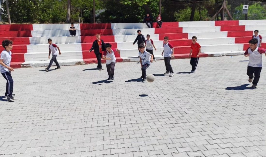 Bandırma’daki Okullarda D.O.S.T. Projesi Etkinlikleri Devam Ediyor Gençlik ve Spor İlçe Müdürlüğü ekipleri, D.O.S.T. Projesi kapsamında Bandırma