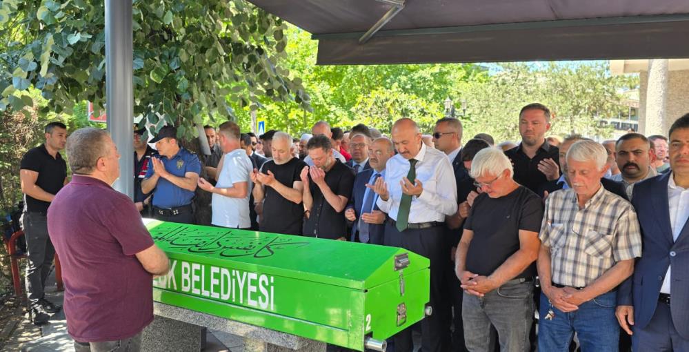 Bisikletiyle umreye giden Fahrettin Şener (69), Balıkesir’in Susurluk ilçesindeki bahçesinde