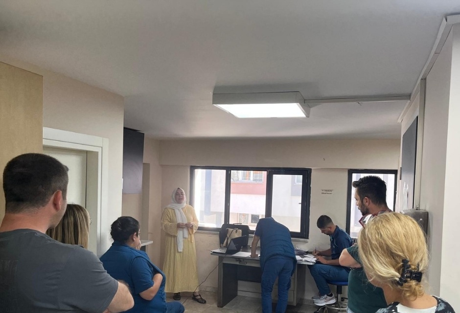 Bandırma’da Kadına Yönelik Şiddet Konusu Ele Alındı Bandırma Sosyal Hizmet Merkezi Müdürlüğü tarafından düzenlenen eğitimde, PTT personeline