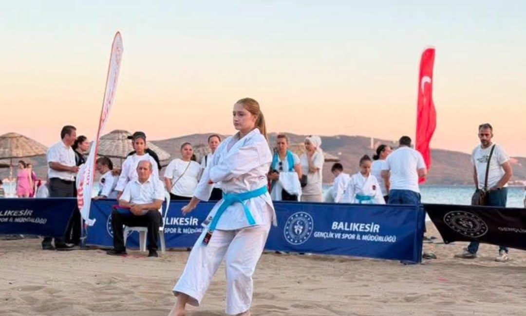 Türkiye’nin İlk Beach Karate Şampiyonası Erdek’te Tamamlandı Erdek’te düzenlenen Son Kurşun İllerarası Minikler ve Yıldızlar Beach Karate