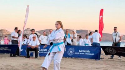 Erdek’te düzenlenen Son Kurşun İllerarası Minikler ve Yıldızlar Beach Karate