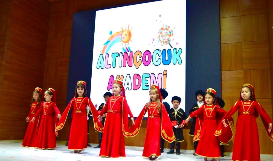 Altın Çocuk Kur’an Kursu Öğrencilerinden Kültür Şöleni Bandırma Onyedi Eylül Üniversitesi’nde düzenlenen Halk Oyunları Şenliği’nde Altın Çocuk