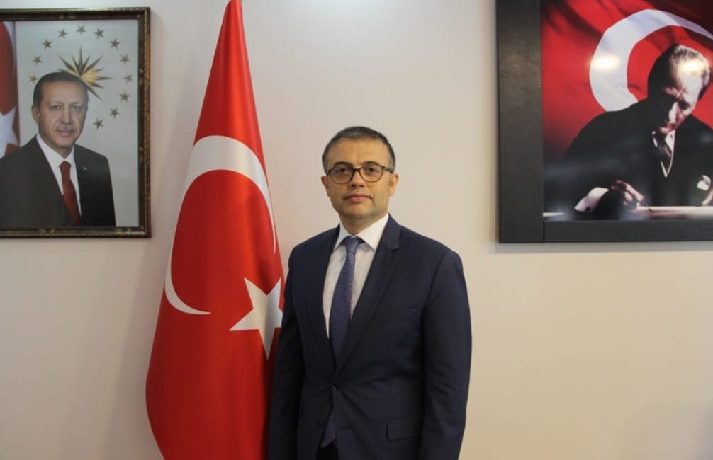 Cumhurbaşkanlığı Kararnamesi ile Bandırma Kaymakamı Engin Aksakal’ın görev yeri değişti.
