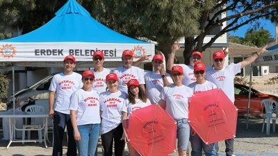 Erdek Tatlısu’da düzenlenen 1. Uçurtma Festivali, uçurtmaların gökyüzünü renklendirdiği ve