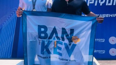 Eskişehir’de düzenlenen U-20 Gençler Türkiye Birinciliği Yarışmaları’nda piste çıkan Erdekli