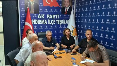 AK Parti Bandırma İlçe Başkanlığı, mahalle başkanlarının katılımıyla düzenlenen toplantıda