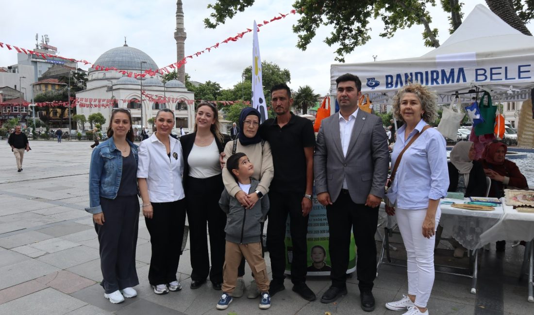 İYİ Parti’den Yusuf Efe’ye umut olan dayanışma kermesi İYİ Parti Bandırma İlçe Başkanlığı tarafından Cumhuriyet Meydanı’nda düzenlenen açık