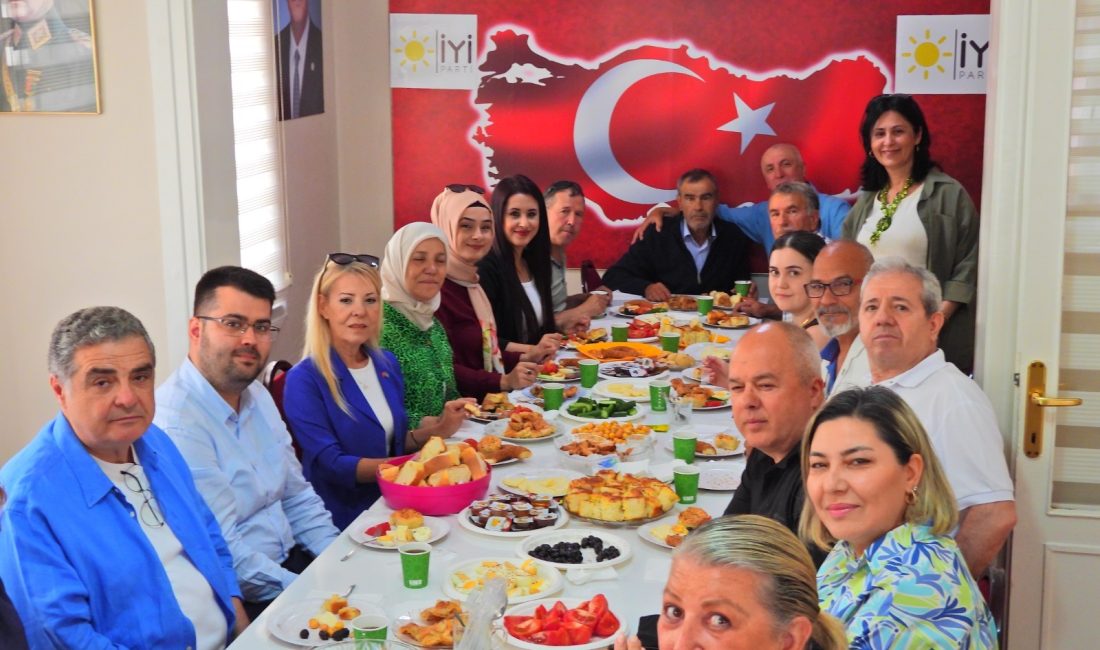 İYİ Parti Erdek Teşkilatı Bayram Kahvaltısında Bir Araya Geldi Kurban Bayramı’nın son gününde İYİ Parti Erdek İlçe Başkanlığı tarafından