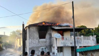 Ayvalık’ta metruk bir evde yangın çıktı. Küçükköy Mahallesi’nde saat 19.30