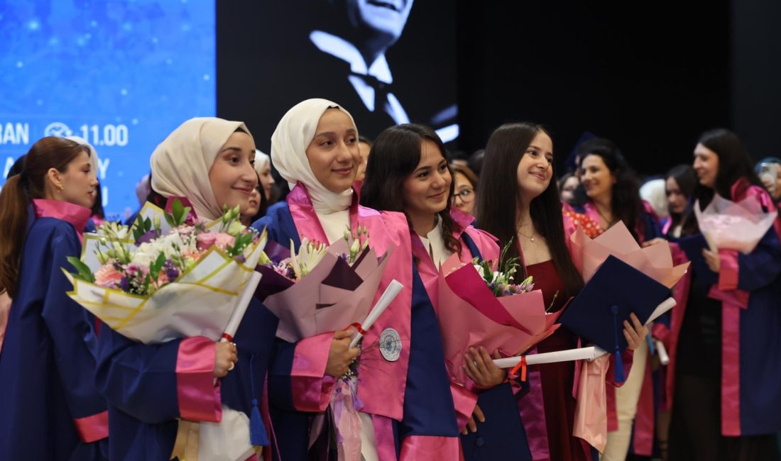 Bandırma Onyedi Eylül Üniversitesi Sağlık Hizmetleri Meslek Yüksekokulu mezuniyet töreninde