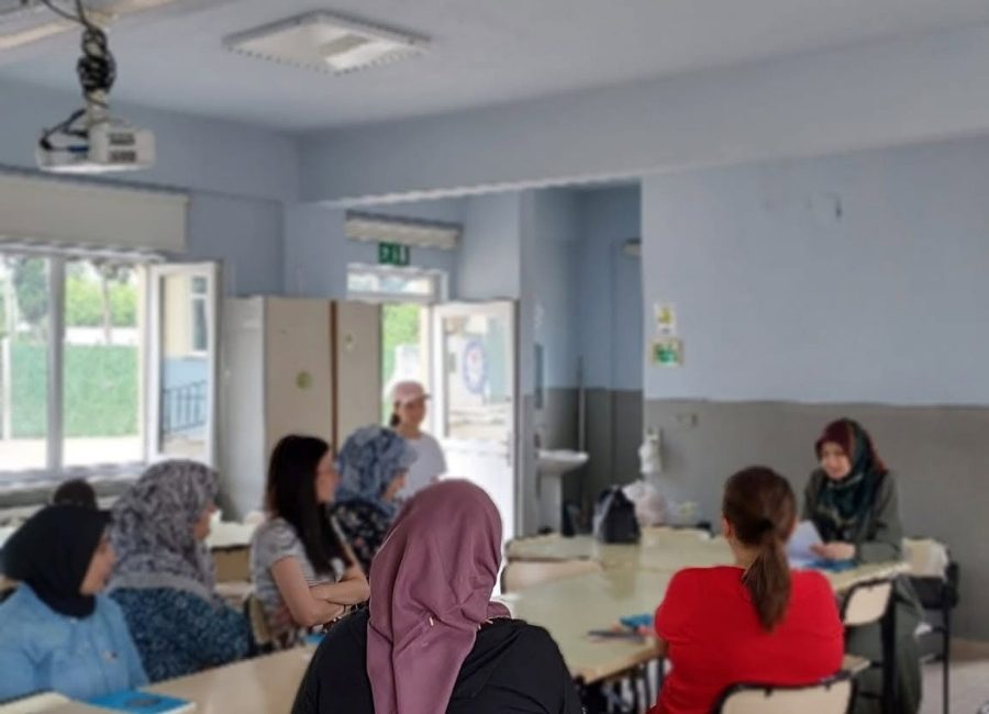 Bandırma Müftülüğü’nden Ailelere Dijital Farkındalık Eğitimi Aksakal Köyü İlkokulu’nda düzenlenen seminerde velilere, dijital dünyanın çocuklar üzerindeki
