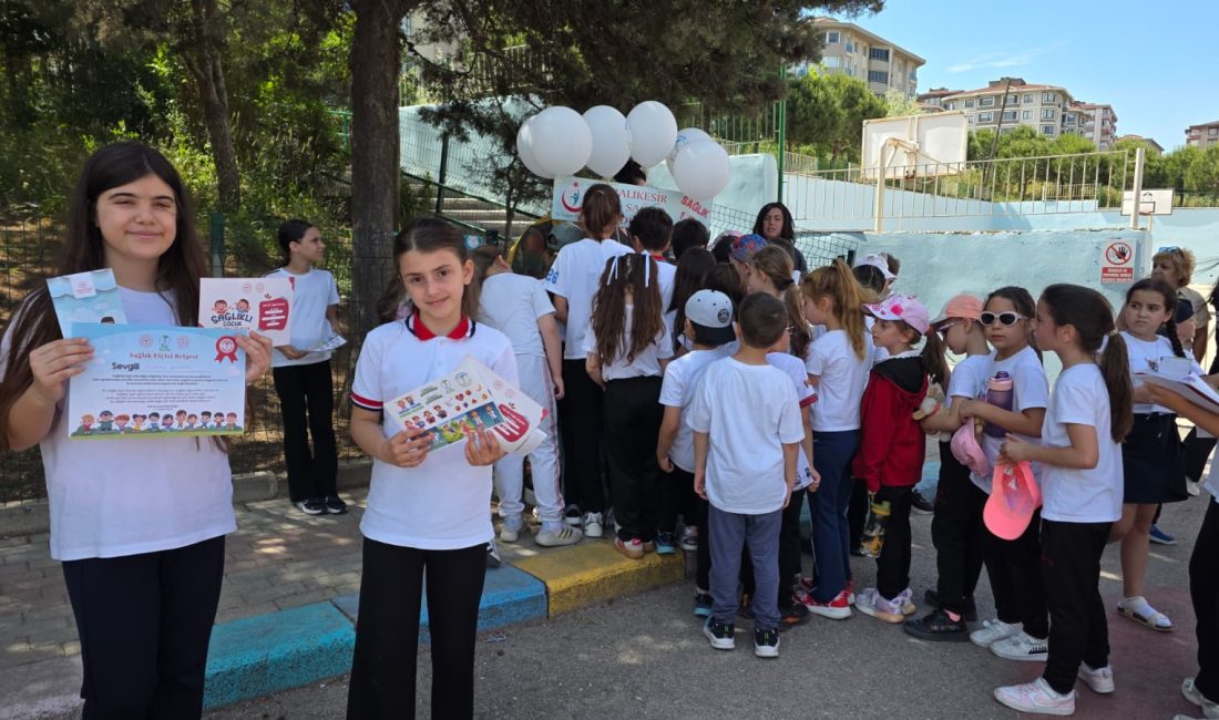 Bandırma’da gerçekleştirilen programda öğrencilere sağlıklı yaşam alışkanlıkları, acil sağlık hizmetleri