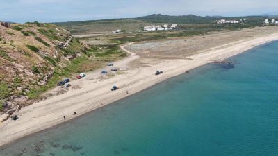 Ayvalık Belediyesi Fen İşleri Müdürlüğü ekipleri, yaz sezonunun yaklaşmasıyla birlikte