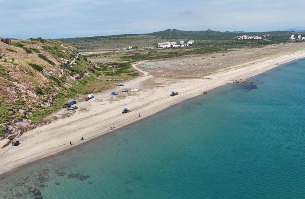 Ayvalık Belediyesi Fen İşleri Müdürlüğü ekipleri, yaz sezonunun yaklaşmasıyla birlikte