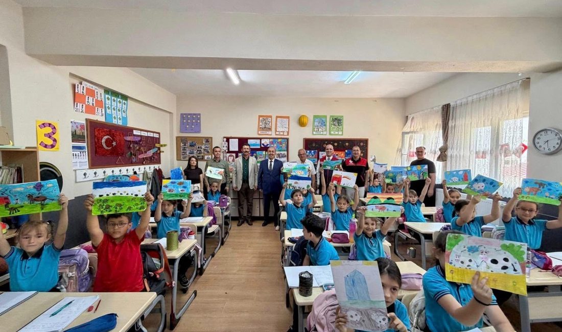 Dünya Süt Günü’nde Öğrencilere Süt Dağıtıldı Balıkesir’de Dünya Süt Günü kapsamında düzenlenen etkinliklerde öğrencilerle bir araya