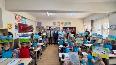 Balıkesir’de Dünya Süt Günü kapsamında düzenlenen etkinliklerde öğrencilerle bir araya