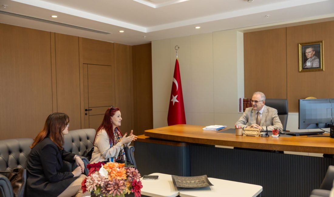 Kızına destek için girdiği sınavda Bandrıma’da üniversiteli oldu İstanbul’dan Bandırma’ya uzanan eğitim yolculuğunda anne Zübeyde Karsız ve kızı